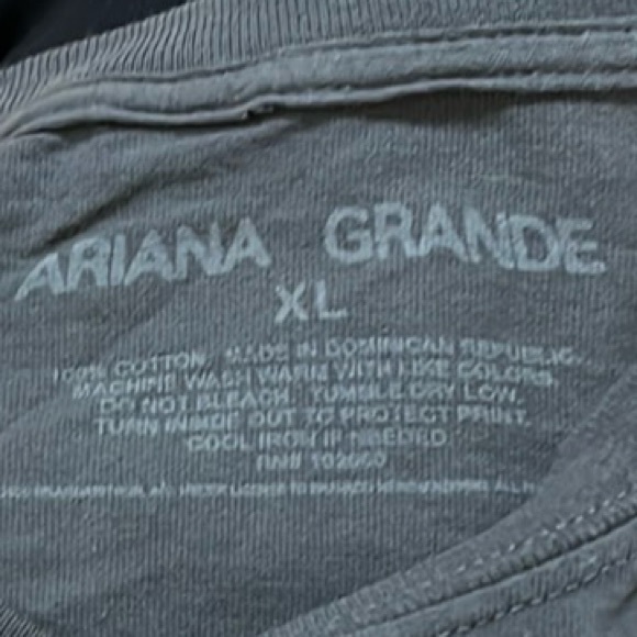 Ariana Grande Merch Thermal Hands Positions Tee Sz XL - Picture 7 of 7